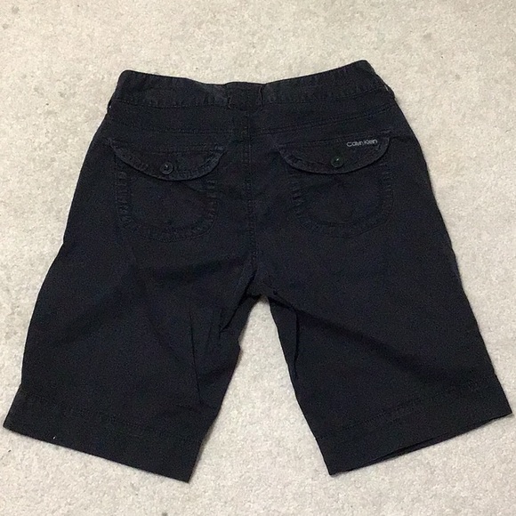 CALVIN KLEIN BLACK KHAKI BERMUDAS - Picture 4 of 4